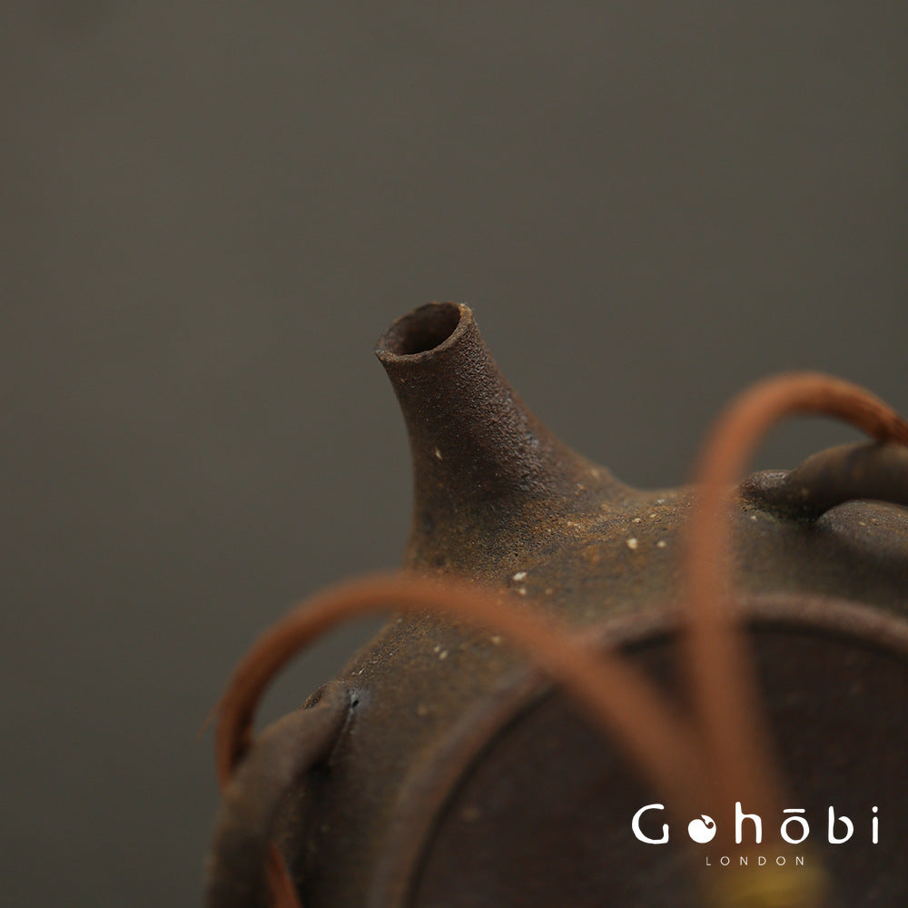 Gohobi Heat-Resistant Old Rock Mud Boiling Teapot – Coarse Pottery Beam-Lifted Stove Kettle (560ml)