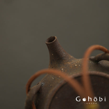 Gohobi Heat-Resistant Old Rock Mud Boiling Teapot – Coarse Pottery Beam-Lifted Stove Kettle (560ml)