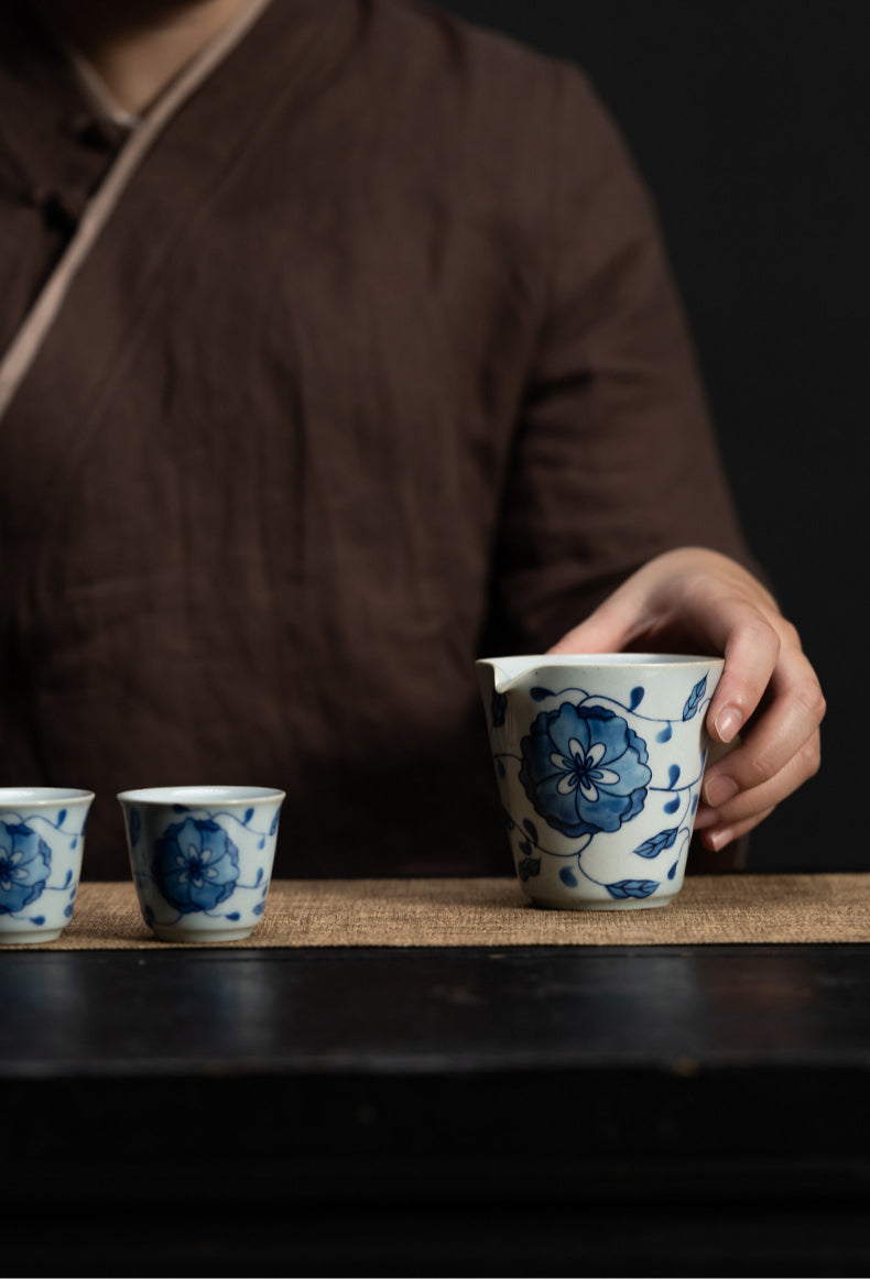 Gohobi Blue and White Twining Lotus Fair Cup
