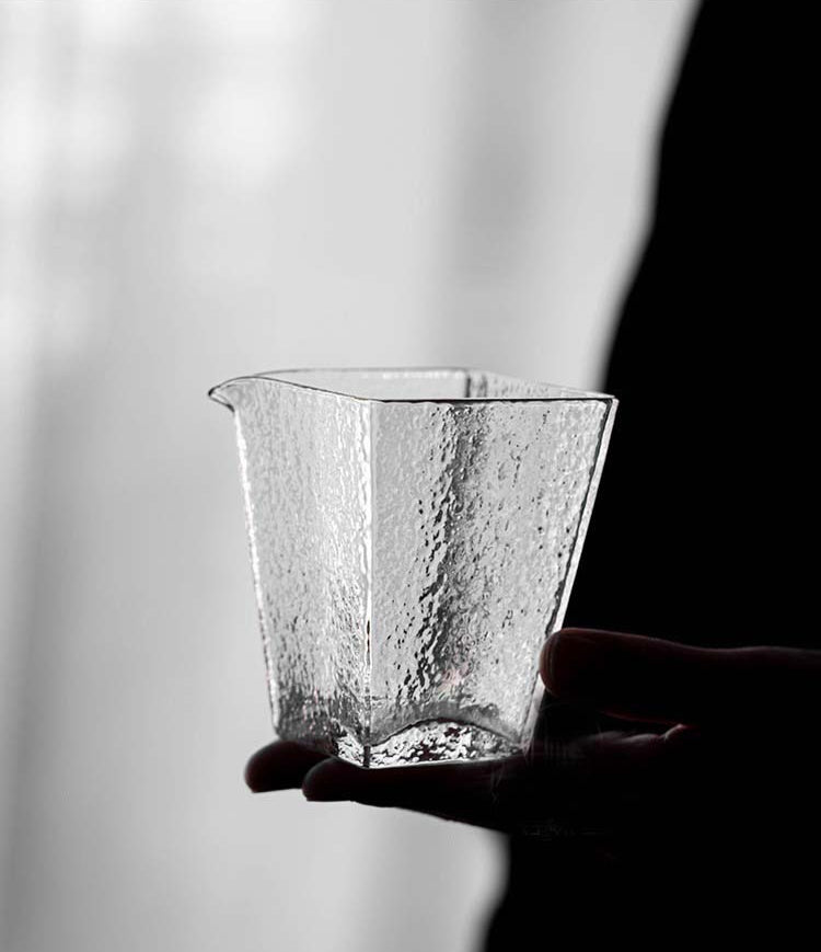 Pichet carré en verre fait main Gohobi