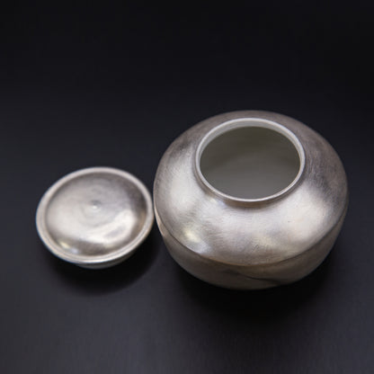 [青川千尋x Gohobi Gallery] Silver painted Ceramic Tea Jar Storage