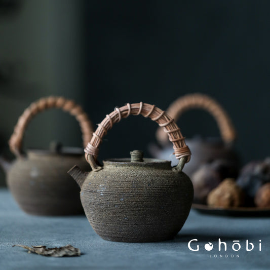 Gohobi Old Rock Mud Charcoal Teapot – Pure Handmade Coarse Pottery Kettle with Bamboo & Copper Beam (600ml)