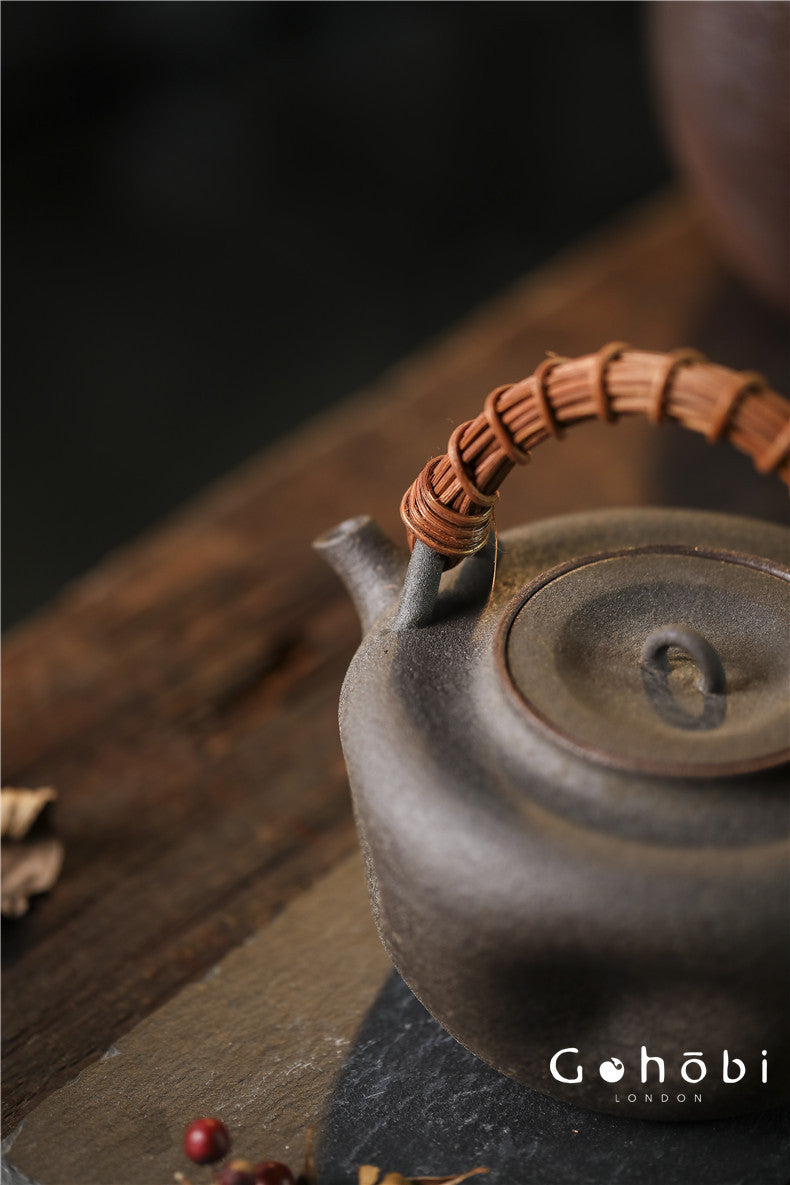 Gohobi Nanbanyaki Fireplace Teapot – Collector’s Wabi-Sabi Beam-Lifted Kettle (800ml)