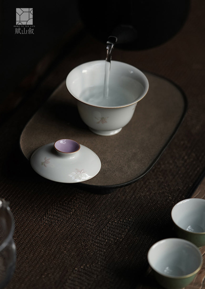 [賦山敘 x Gohobi] “Dusky Purple Orchid” Gaiwan – Handmade Jingdezhen Ceramic Tea Bowl with Heat-Resistant Design