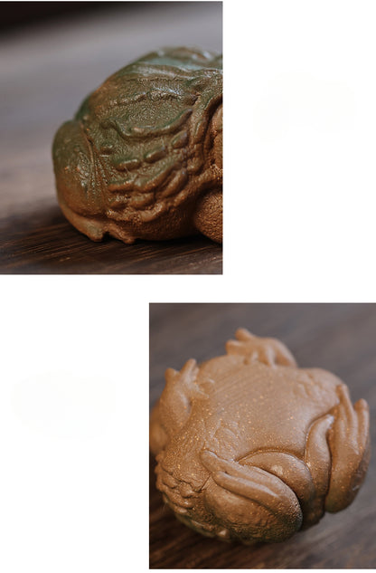 Gohobi Handmade Ceramic YiXing Clay Toad Ornament Tea pet