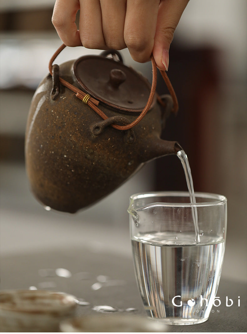 Gohobi Heat-Resistant Old Rock Mud Boiling Teapot – Coarse Pottery Beam-Lifted Stove Kettle (560ml)