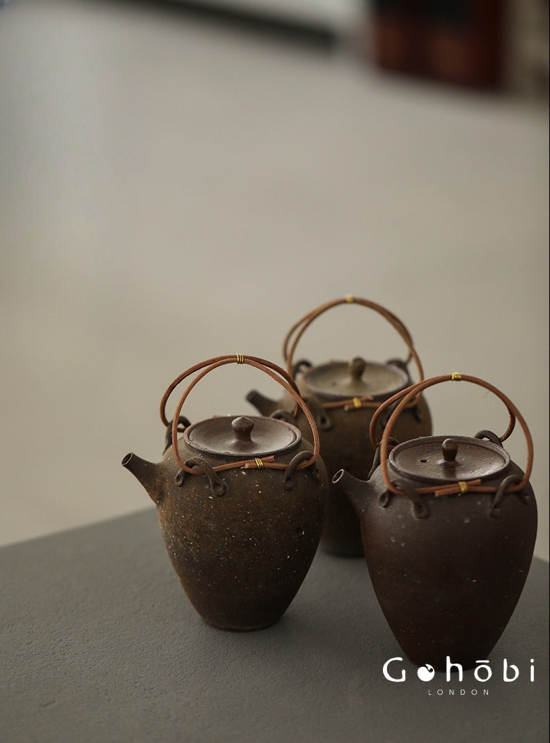 Gohobi Heat-Resistant Old Rock Mud Boiling Teapot – Coarse Pottery Beam-Lifted Stove Kettle (560ml)