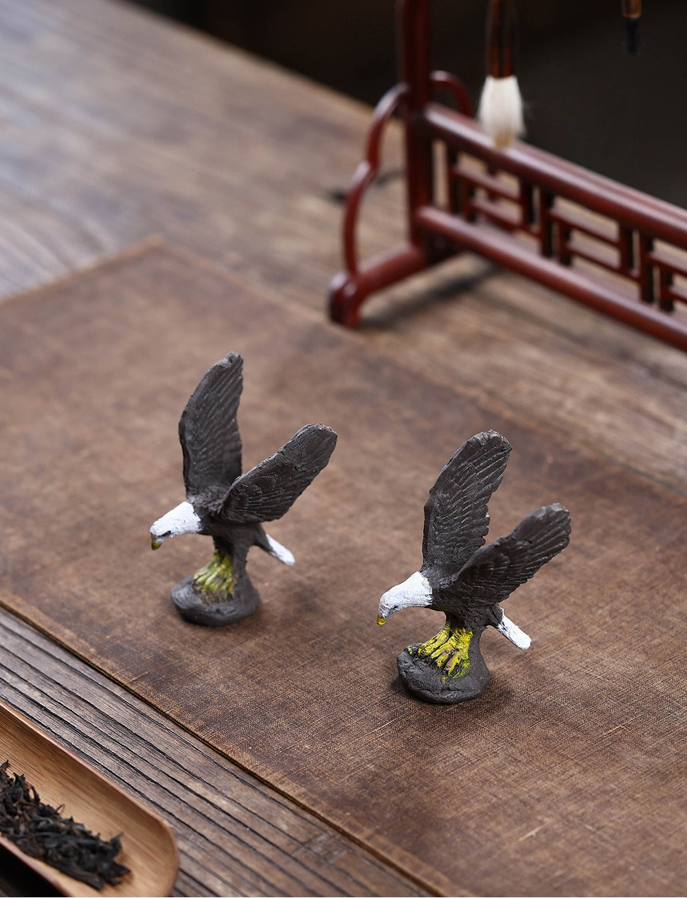 Gohobi Yixing Purple Clay Eagle Tea Pet – Hand-Painted Bird Ornament