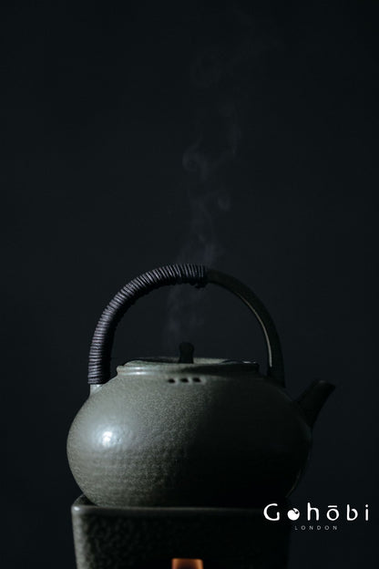 Gohobi Handmade Rattan Beam Teapot – Artisan Pottery Brewing Kettle (400ml, 2 Colours)