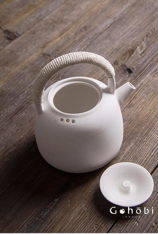 Gohobi Handmade Japanese White Mud Beam Teapot – Charcoal-Inspired Ceramic Kettle (750ml)