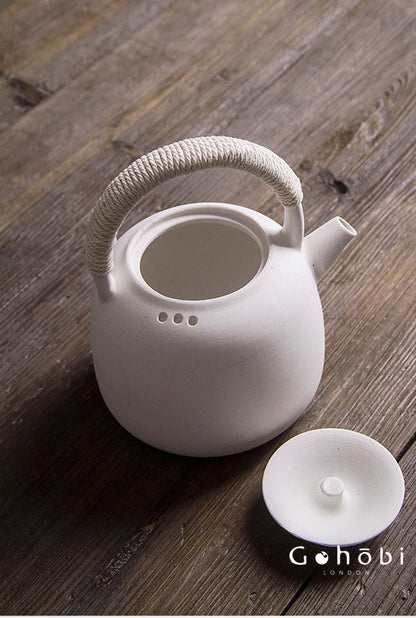 Gohobi Handmade Japanese White Mud Beam Teapot – Charcoal-Inspired Ceramic Kettle (750ml)
