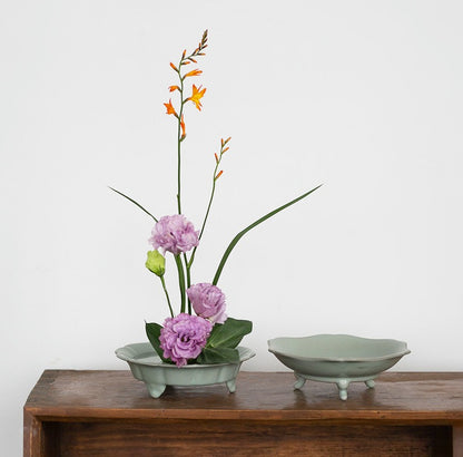Gohobi Ru Kiln Three-Legged Ikebana Planter – Ice Crackle Celadon Ceramic Narcissus Bowl