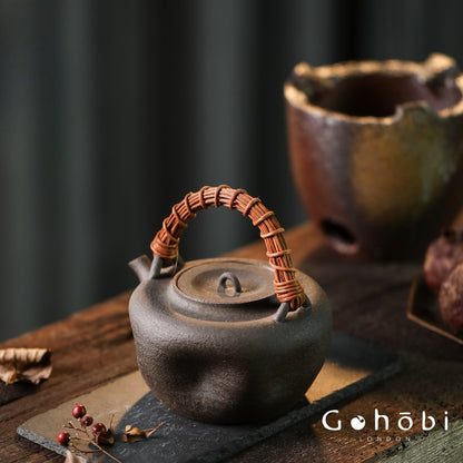 Gohobi Nanbanyaki Fireplace Teapot – Collector’s Wabi-Sabi Beam-Lifted Kettle (800ml)