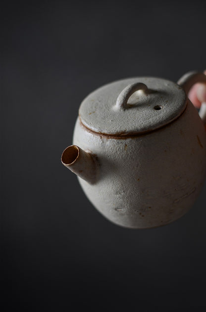 Gohobi Handmade Pulverised Kohiki White Teapots