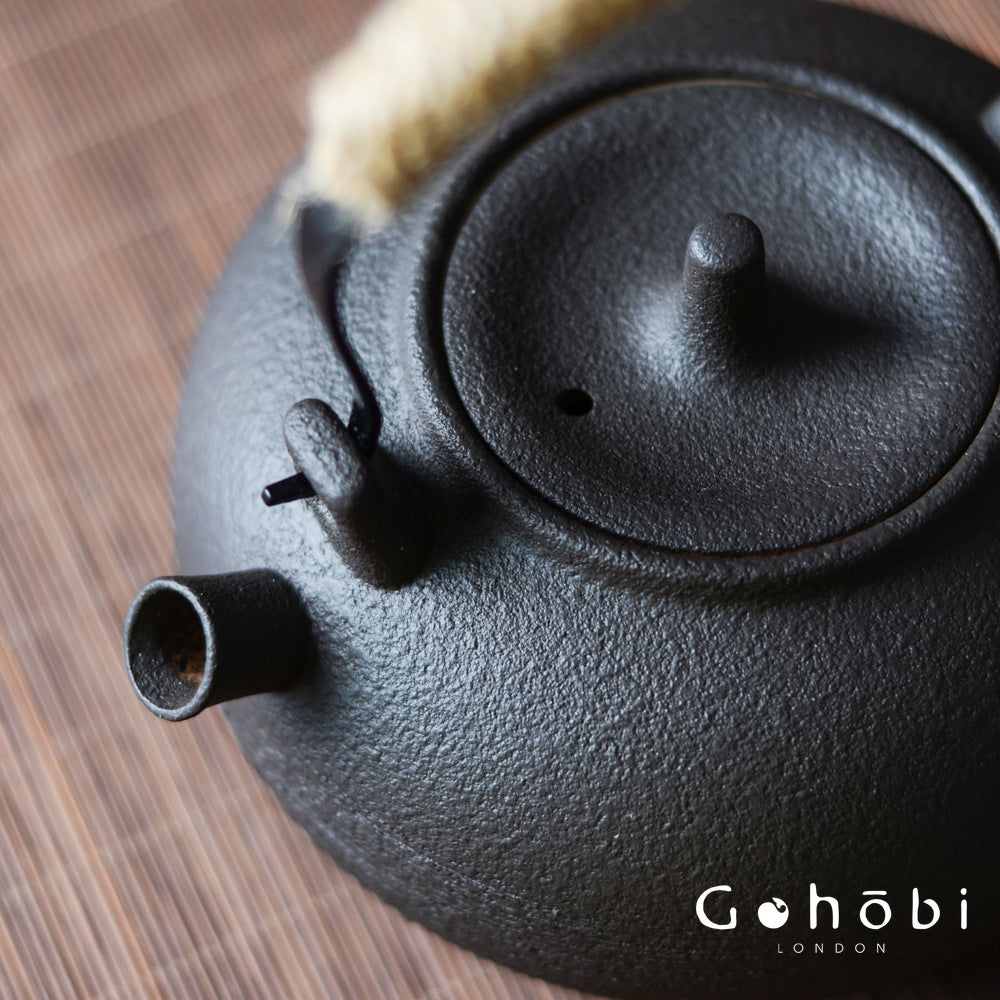 Gohobi Ceramic Tea Kettle – Handmade Household Pottery Teapot (900ml)