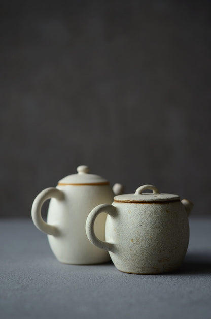 Gohobi Handmade Pulverised Kohiki White Teapots