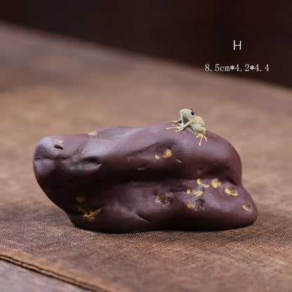Gohobi Yixing Purple Clay Lotus Frog Tea Pet – Handmade Water-Spraying Lucky Ornament