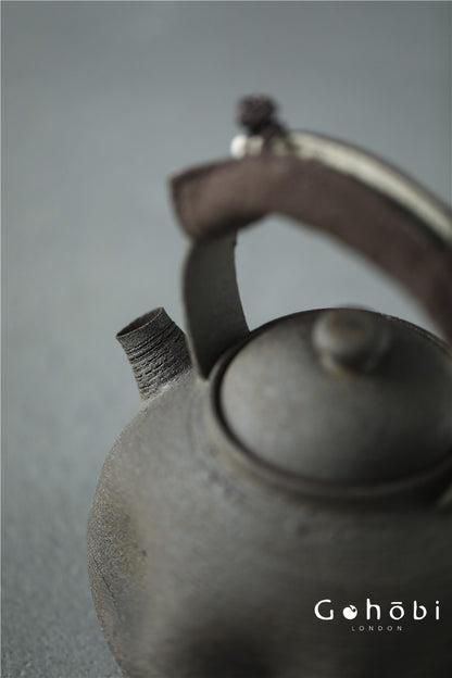 Gohobi Nanbanyaki Style Fireplace-Boiled Teapot – Handmade Wabi-Sabi Dual-Purpose Kettle (900ml)