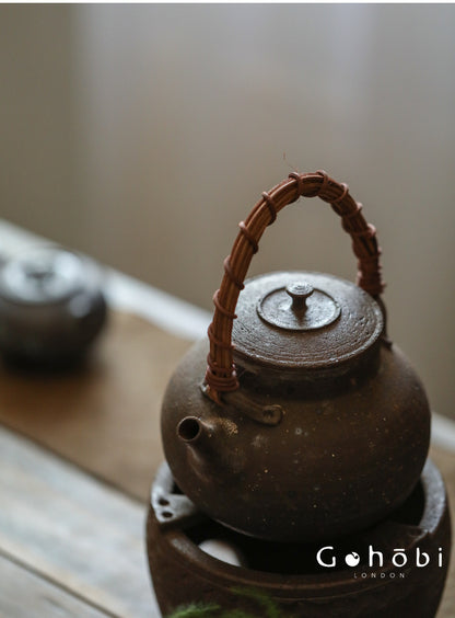 Gohobi Old Rock Mud Beam-Lifted Teapot – Handmade Coarse Pottery Kettle (580ml)
