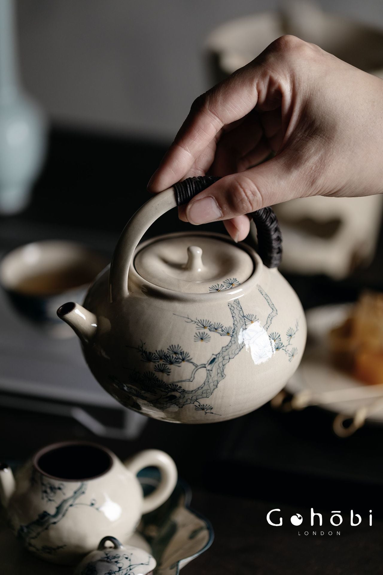 Gohobi Outdoor Portable Blue & White Teapot – Rattan Beam Open Flame Brewing Kettle (400ml)