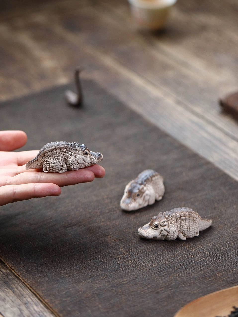 Gohobi Handmade Ceramic YiXing Clay Laying Crocodile Ornament Tea pet