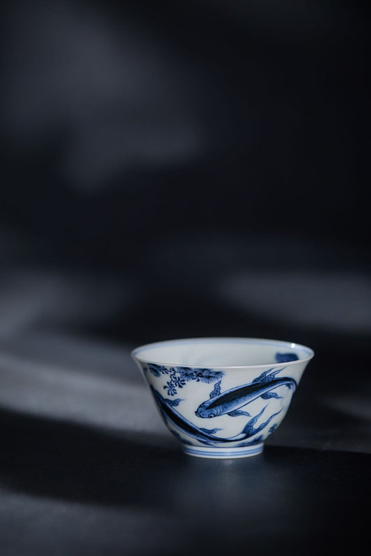 [清本源 x Gohobi Gallery] Gohobi Blue-and-White Stencil Ray Fish and Aquatic Scene Cup