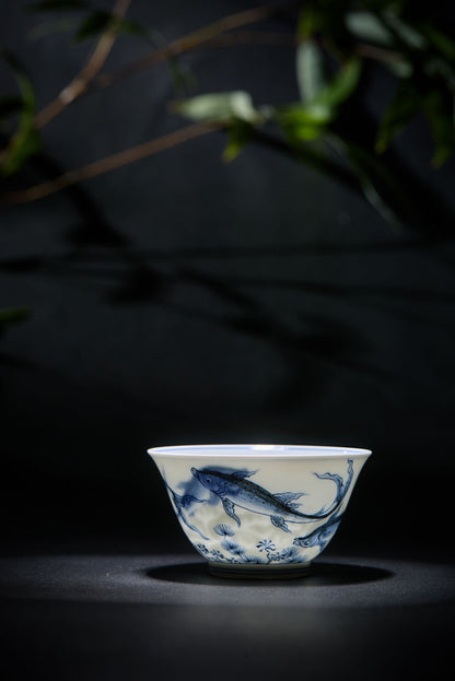 [清本源 x Gohobi Gallery] Gohobi Blue-and-White Stencil Ray Fish and Aquatic Scene Cup