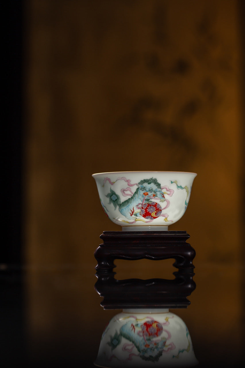 [清本源 x Gohobi Gallery]Dual-Lion Pattern Cup with Pink Overglaze