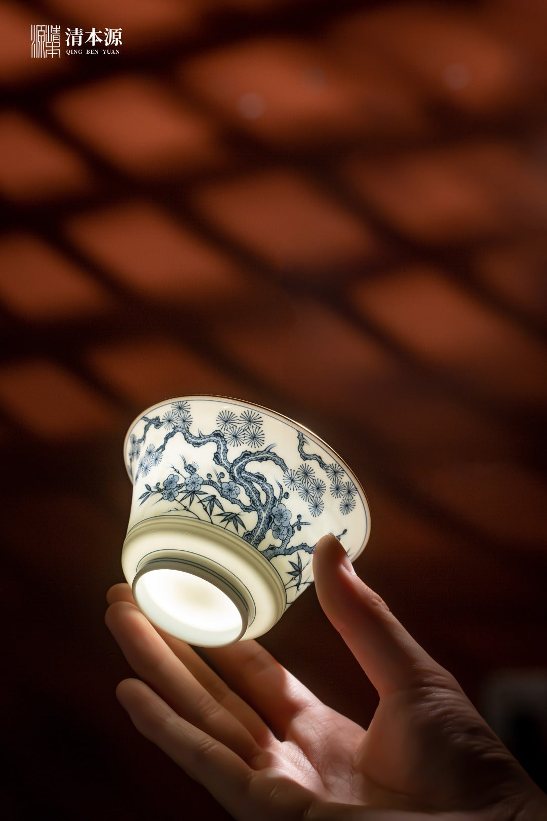 [清本源 x Gohobi Gallery] Open-Window Pine, Bamboo, and Plum Blue-and-White Hoofed Lid Gaiwan