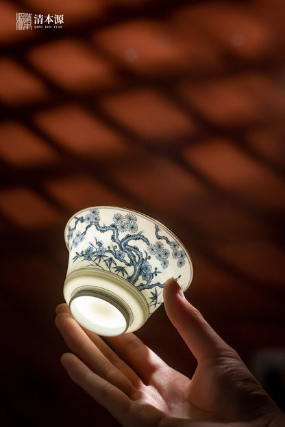 [清本源 x Gohobi Gallery] Open-Window Pine, Bamboo, and Plum Blue-and-White Hoofed Lid Gaiwan