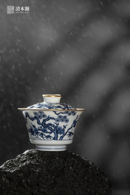 [清本源 x Gohobi Gallery] Open-Window Pine, Bamboo, and Plum Blue-and-White Hoofed Lid Gaiwan