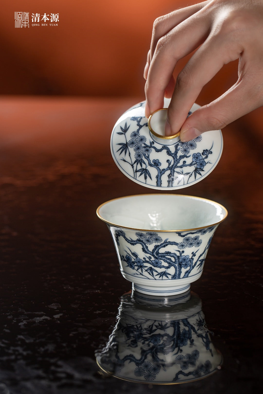 [清本源 x Gohobi Gallery] Open-Window Pine, Bamboo, and Plum Blue-and-White Hoofed Lid Gaiwan