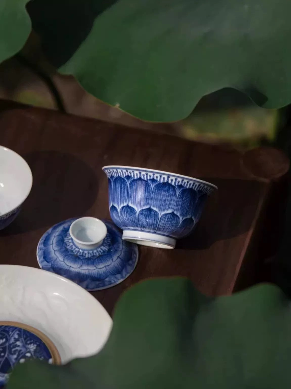 [清本源 x Gohobi Gallery] Double-Dragon Pattern Blue-and-White Twelve-Petal Lotus Gaiwan