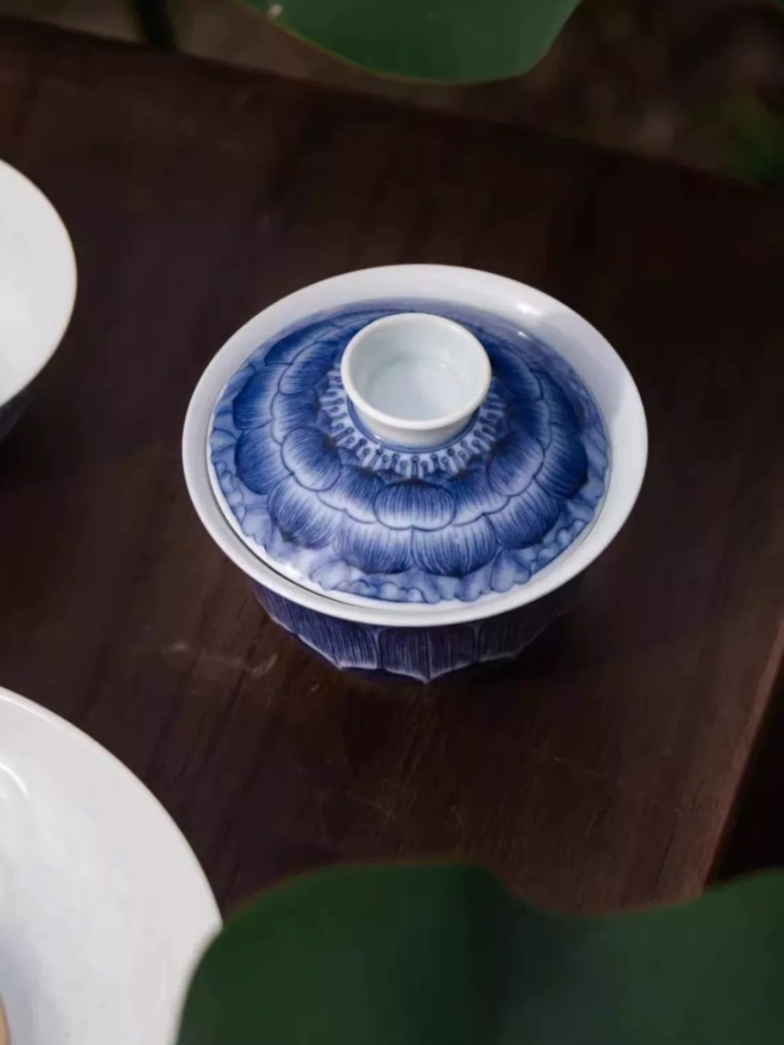 [清本源 x Gohobi Gallery] Double-Dragon Pattern Blue-and-White Twelve-Petal Lotus Gaiwan