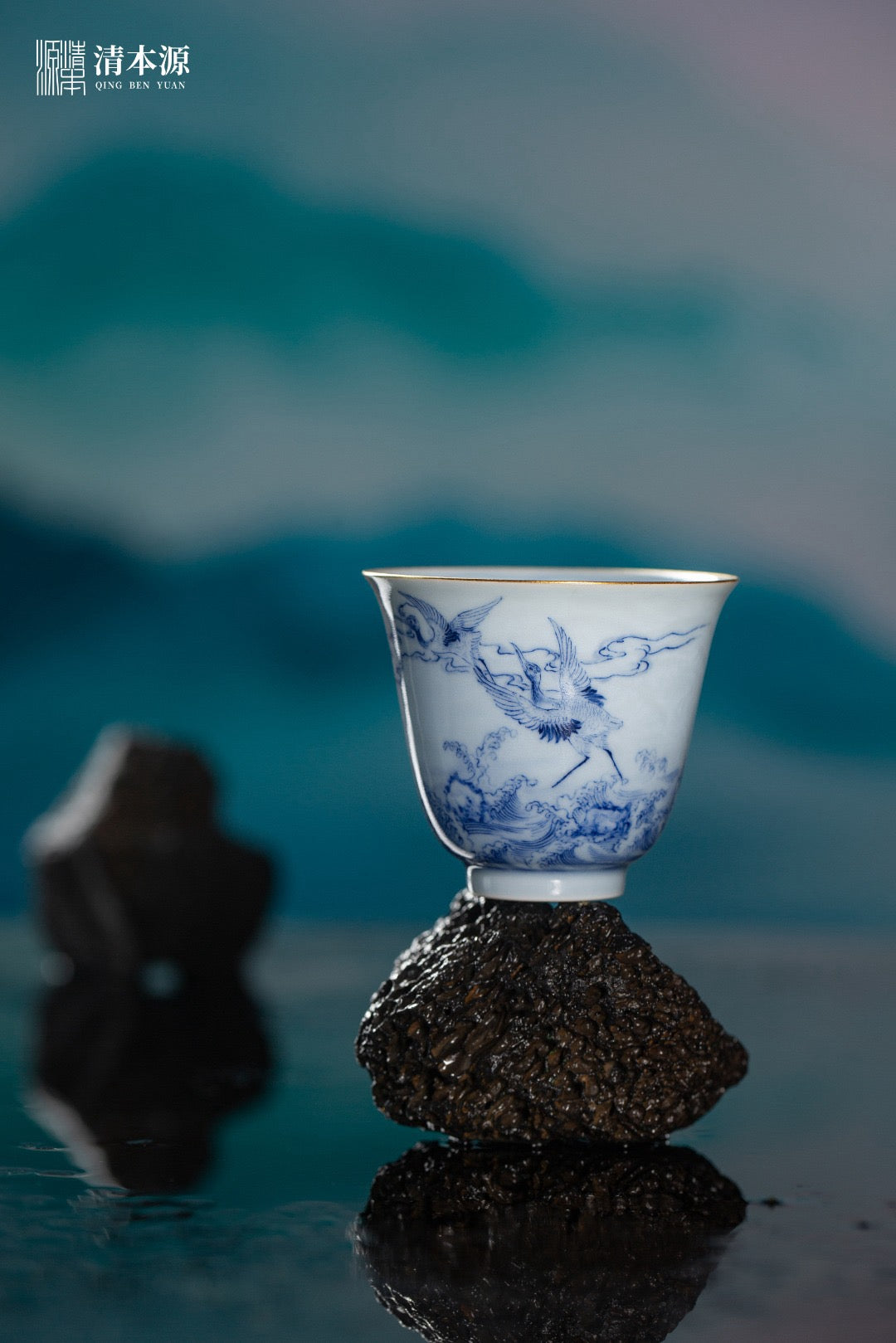 [清本源 x Gohobi Gallery] Blue and White Twin Cranes Bell Cup with Red Cliff Ode Engraving