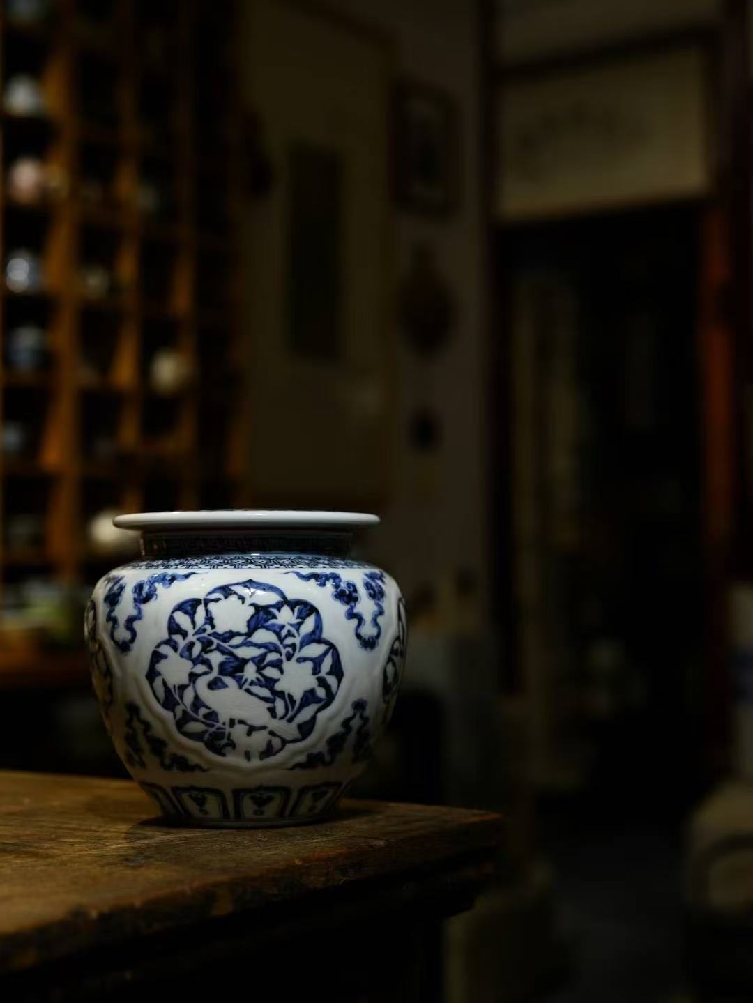 [蔓生敘古x Chingshui Tang] Wood-Fired Chai Kiln Blue & White Floral Bird Jar – 8.5cm Opening, 13.3cm Height