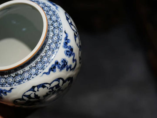 [蔓生敘古x Chingshui Tang] Wood-Fired Chai Kiln Blue & White Floral Bird Jar – 8.5cm Opening, 13.3cm Height