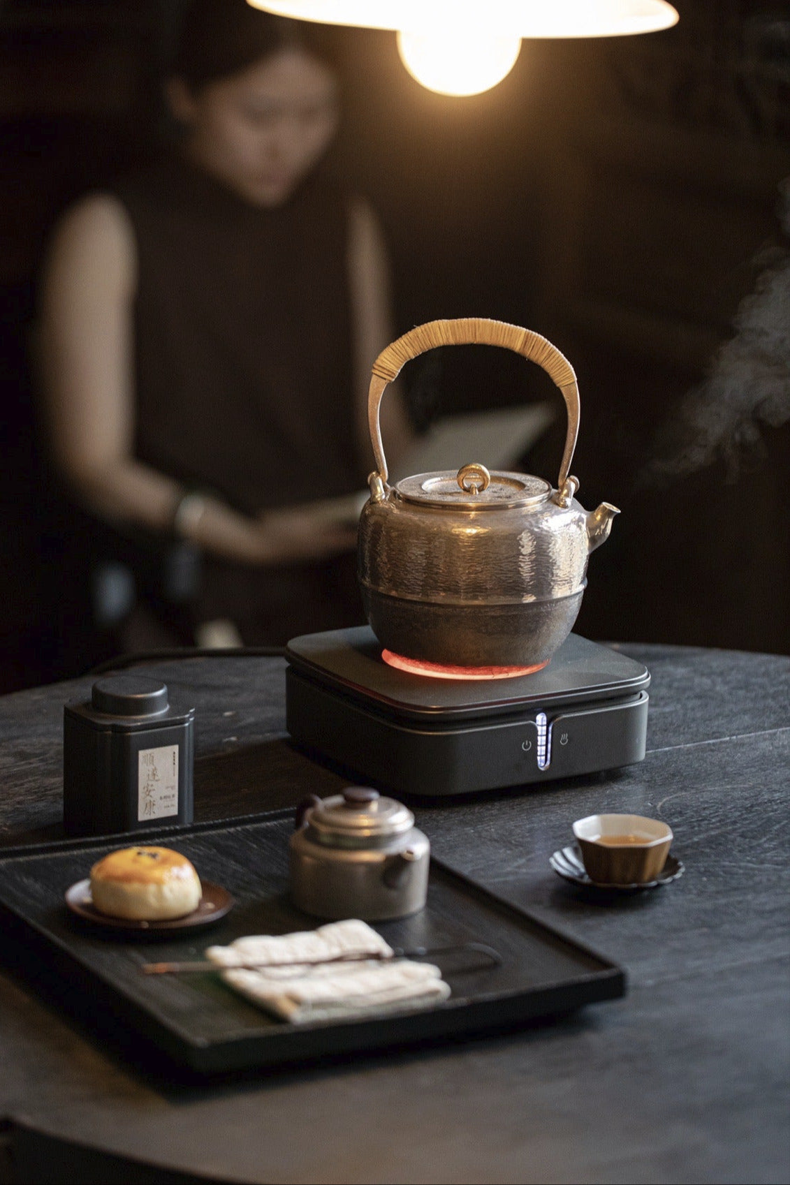 [蔓生敘古x Chingshui Tang] Chūzaburō Knife-Handle Silver Teapot – Japanese-Inspired Handcrafted Silver Teaware with Blade-Inspired Grip