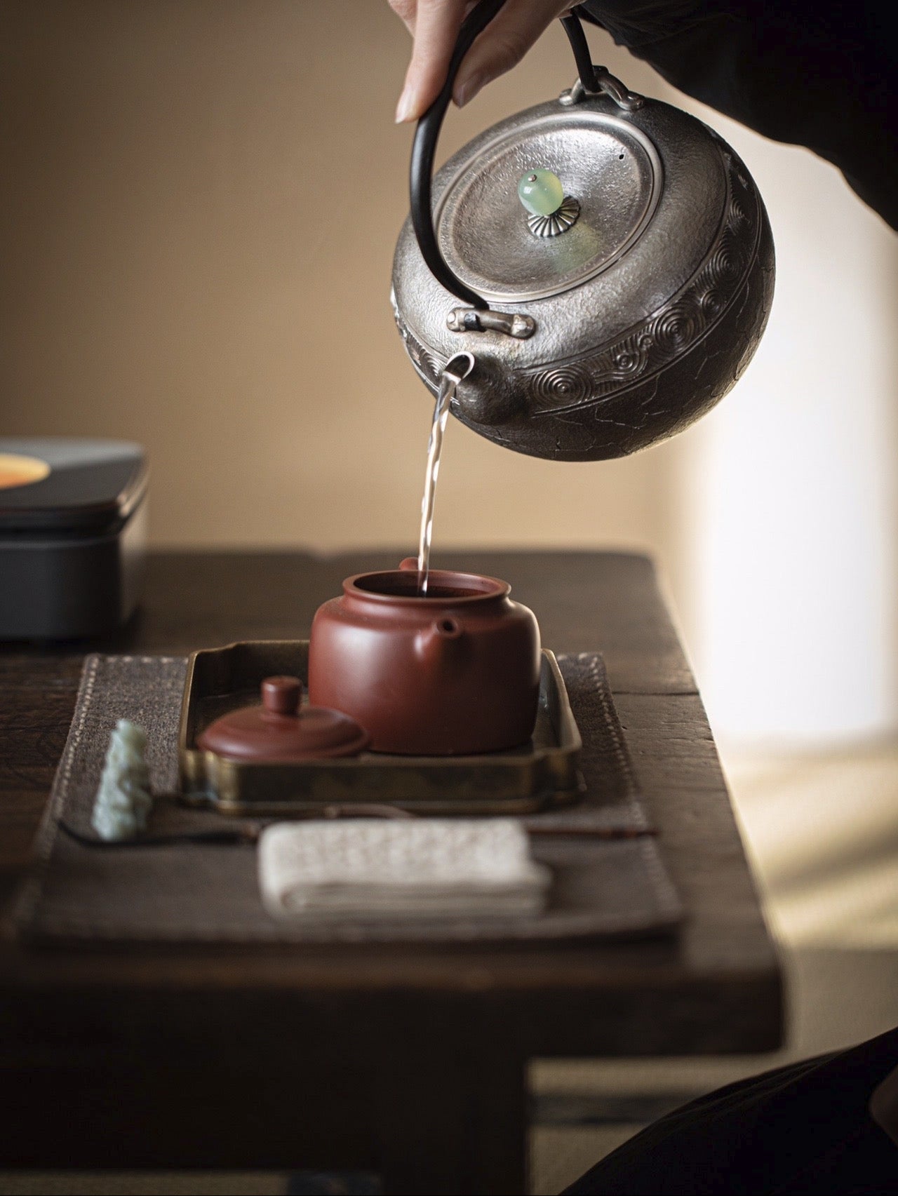 [蔓生敘古x Chingshui Tang] Conch Pattern Silver Teapot – Handcrafted Spiral-Ribbed 9999 Fine Silver Gongfu Teaware