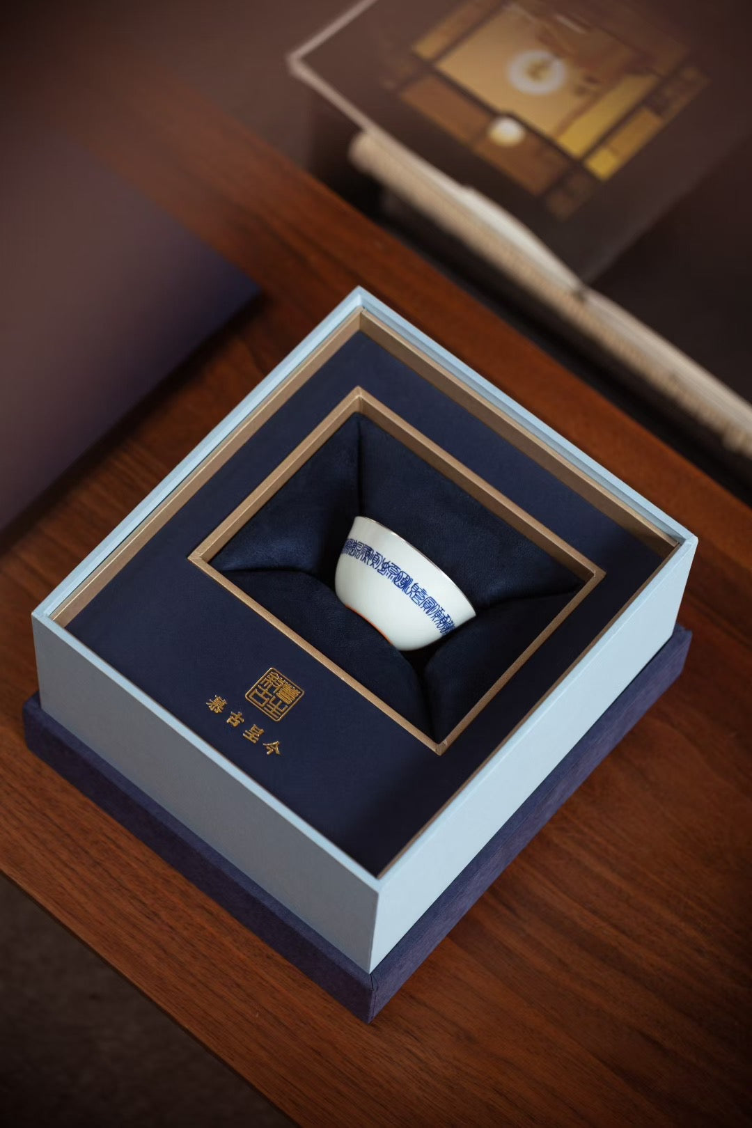 [蔓生敘古x Chingshui Tang] Wood-Fired Kiln Blue and White “Shun”順 Character Cup – Hand-Painted Gongfu Master Teacup