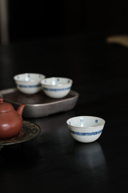 [蔓生敘古x Chingshui Tang] Wood-Fired Kiln Blue and White “Shun”順 Character Cup – Hand-Painted Gongfu Master Teacup