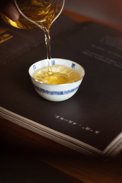 [蔓生敘古x Chingshui Tang] Wood-Fired Kiln Blue and White “Shun”順 Character Cup – Hand-Painted Gongfu Master Teacup