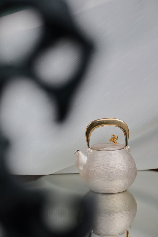 [蔓生敘古x Chingshui Tang]  "Zhe Yue" Silver Teapot – 150ml Handcrafted Silver & Copper Teaware with Moon Handle and Engraved River Pattern