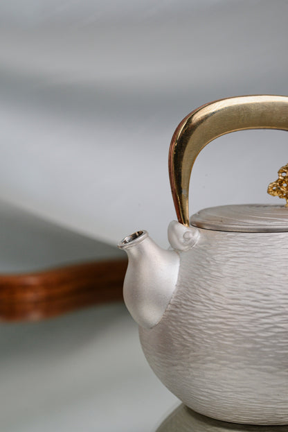 [蔓生敘古x Chingshui Tang]  "Zhe Yue" Silver Teapot – 150ml Handcrafted Silver & Copper Teaware with Moon Handle and Engraved River Pattern
