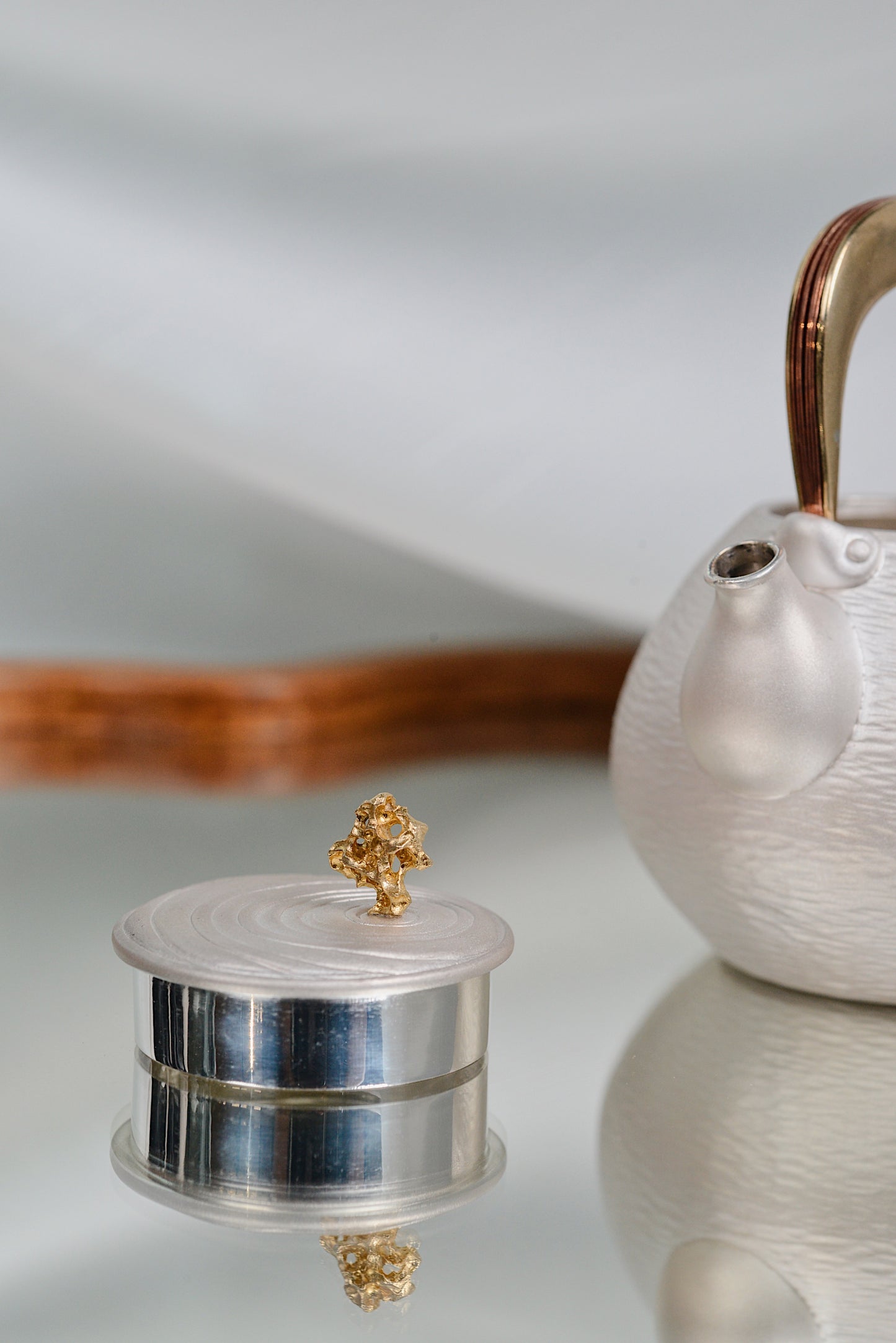[蔓生敘古x Chingshui Tang]  "Zhe Yue" Silver Teapot – 150ml Handcrafted Silver & Copper Teaware with Moon Handle and Engraved River Pattern