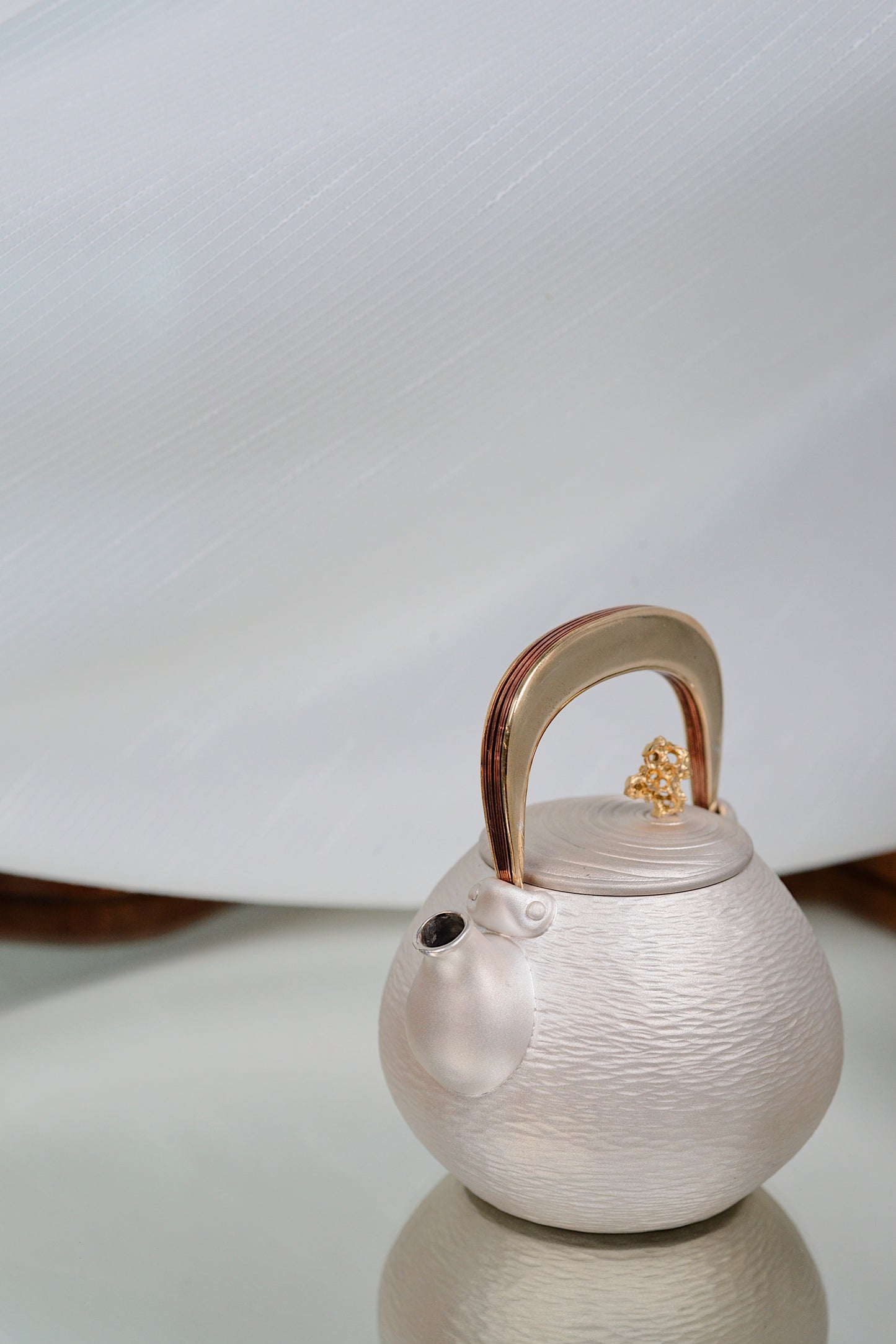 [蔓生敘古x Chingshui Tang]  "Zhe Yue" Silver Teapot – 150ml Handcrafted Silver & Copper Teaware with Moon Handle and Engraved River Pattern