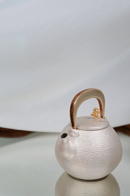 [蔓生敘古x Chingshui Tang]  "Zhe Yue" Silver Teapot – 150ml Handcrafted Silver & Copper Teaware with Moon Handle and Engraved River Pattern