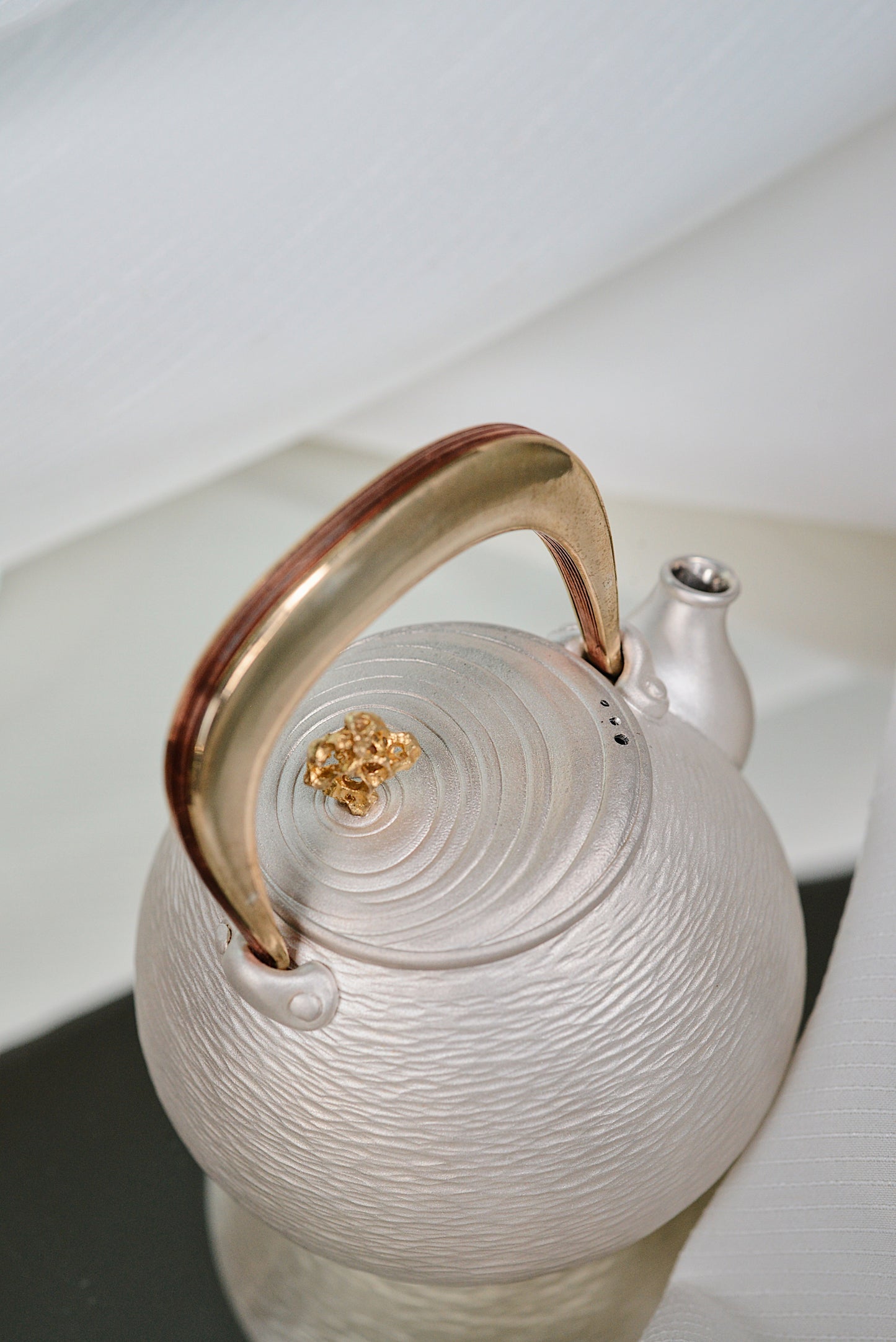 [蔓生敘古x Chingshui Tang]  "Zhe Yue" Silver Teapot – 150ml Handcrafted Silver & Copper Teaware with Moon Handle and Engraved River Pattern