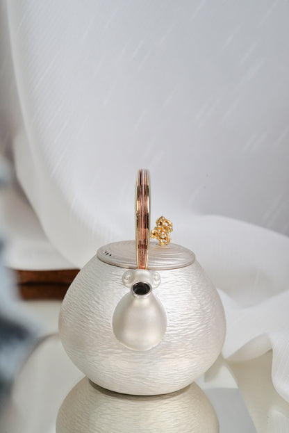 [蔓生敘古x Chingshui Tang]  "Zhe Yue" Silver Teapot – 150ml Handcrafted Silver & Copper Teaware with Moon Handle and Engraved River Pattern