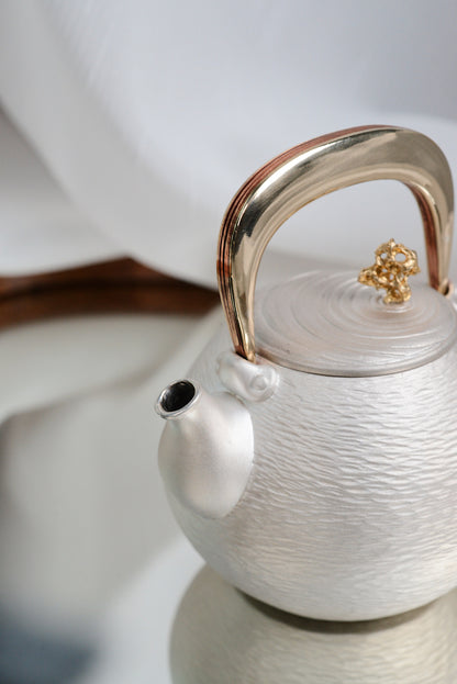 [蔓生敘古x Chingshui Tang]  "Zhe Yue" Silver Teapot – 150ml Handcrafted Silver & Copper Teaware with Moon Handle and Engraved River Pattern